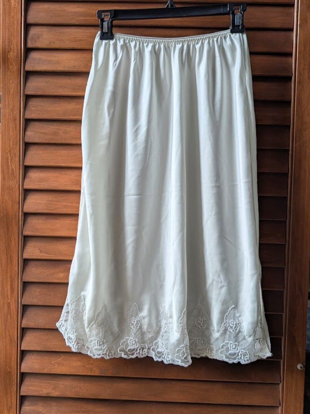 One-Vtg Wacoal Silky Satin Lace Trimmed Half Slip Lingerie "E" size: L